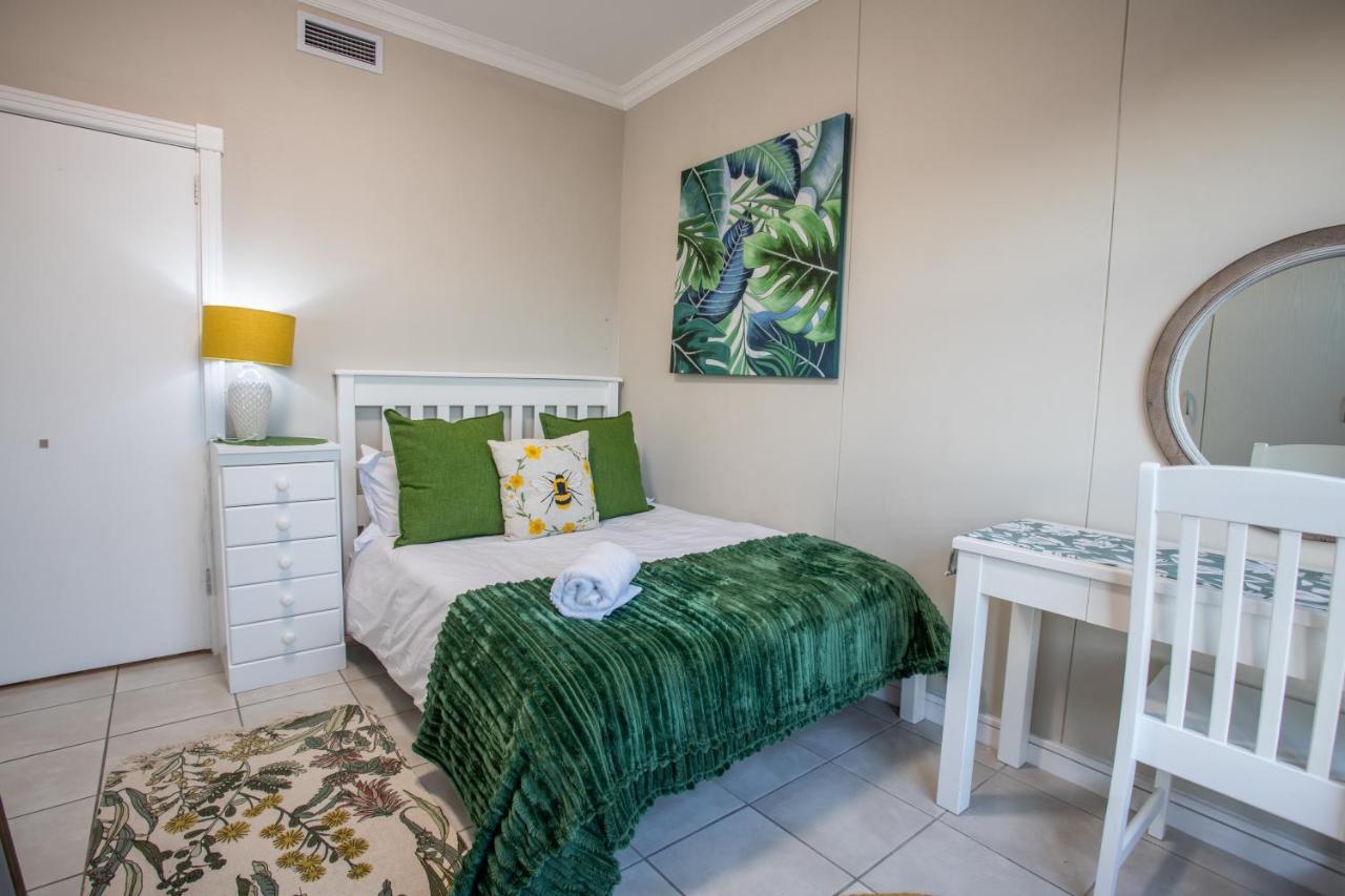Stay At The Point - Triumphant Tropical Tranquility Durban Buitenkant foto